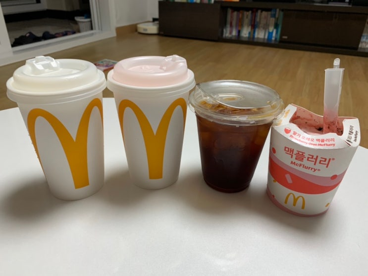 맥도날드 바닐라쉐이크와 딸기쉐이크 딸기오레오맥플러리 그리고 아이스아메리카노 (+ 가격, 맛, 해피스낵정보) 맥도날드 바닐라쉐이크와 딸기쉐이크 딸기오레오맥플러리 그리고 아이스아메리카노 (+ 가격, 맛, 해피스낵정보)