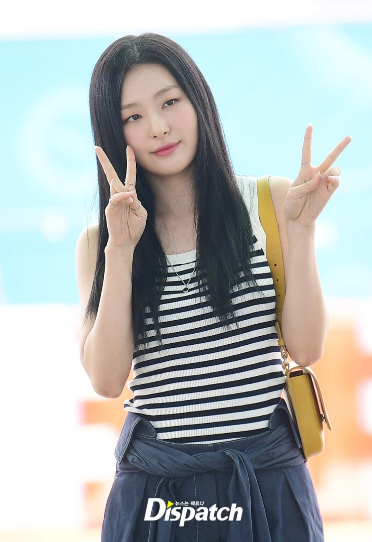그룹 레드벨벳 슬기, "굿모닝 곰슬기" 긴생머리 날리며 런던 잘 다녀오겠습니다 공항 출국 그룹 레드벨벳 슬기, "굿모닝 곰슬기" 긴생머리 날리며 런던 잘 다녀오겠습니다 공항 출국