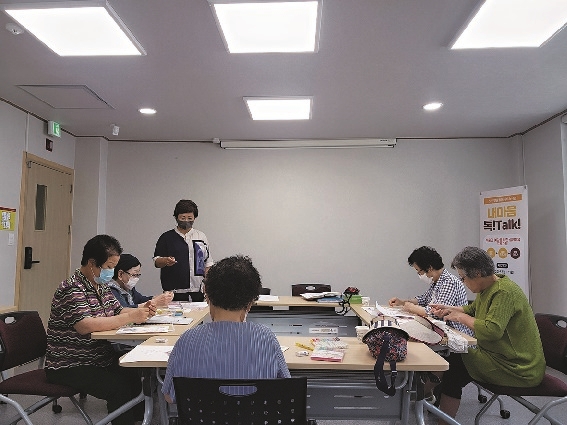 코로나 시대, 노인 정서적 돌봄 되살펴야 코로나 시대, 노인 정서적 돌봄 되살펴야