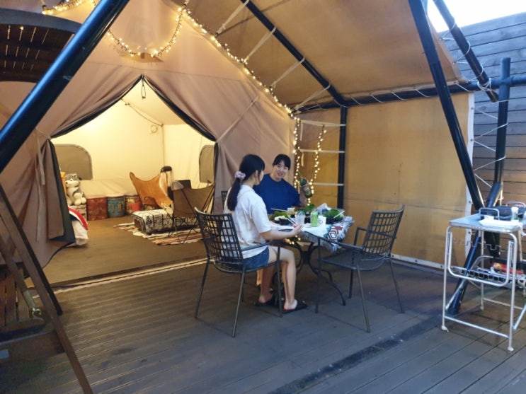 테라스에 글램핑이 있는 수원 세인트 호텔 카바나룸