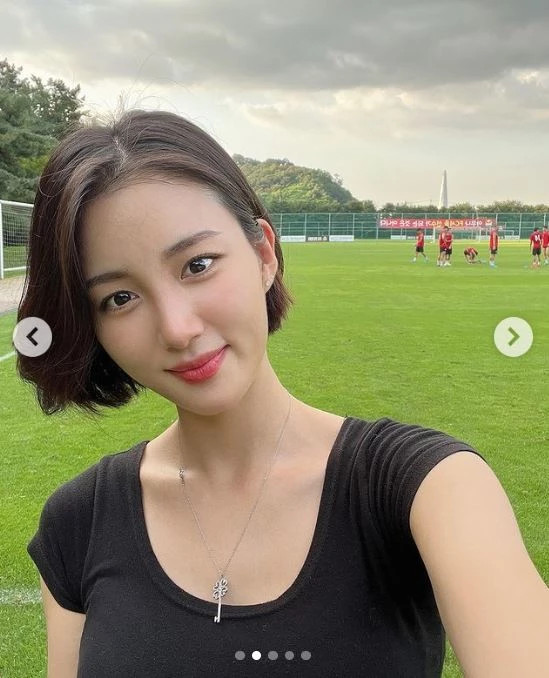 그룹 타히티 출신 지수, FC서울 축구선수들에게 필라테스 지도...사진 속엔 기성용도 있다 그룹 타히티 출신 지수, FC서울 축구선수들에게 필라테스 지도...사진 속엔 기성용도 있다