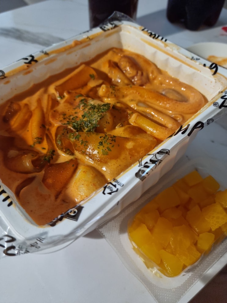  숙취는 칼칼한 로제떡볶이로