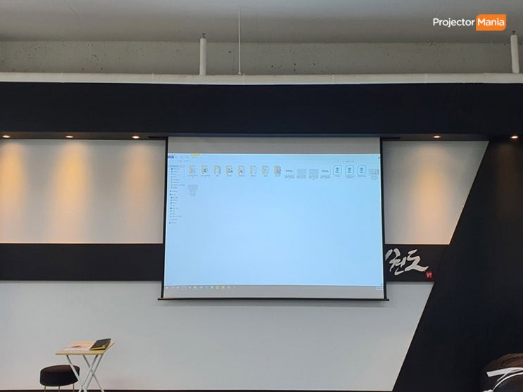  비비텍 프로젝터 DW855 5500안시의 고광량 빔프로젝트 태권도장 설치