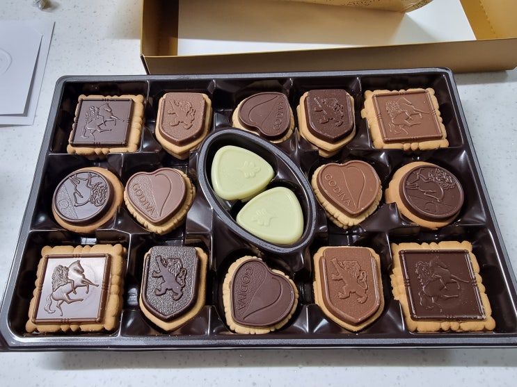 [고디바 초콜릿] 연인 또는 부부 선물용으로 매우 좋은 초콜릿 선물 상자