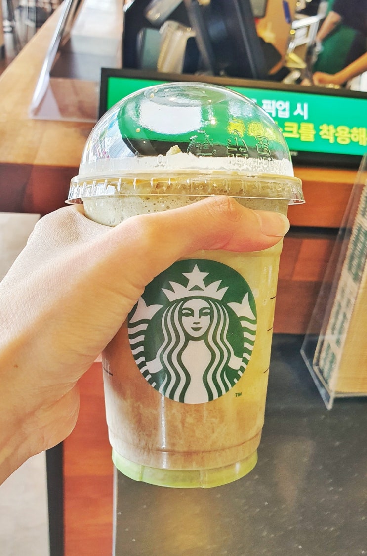 [스타벅스 서머 2 신상 메뉴] Starbuks Summer 신규 음료 '우리 쑥 크림 프라푸치노 with 콜드 브루' (쑥 +말차 + 콜드브루)