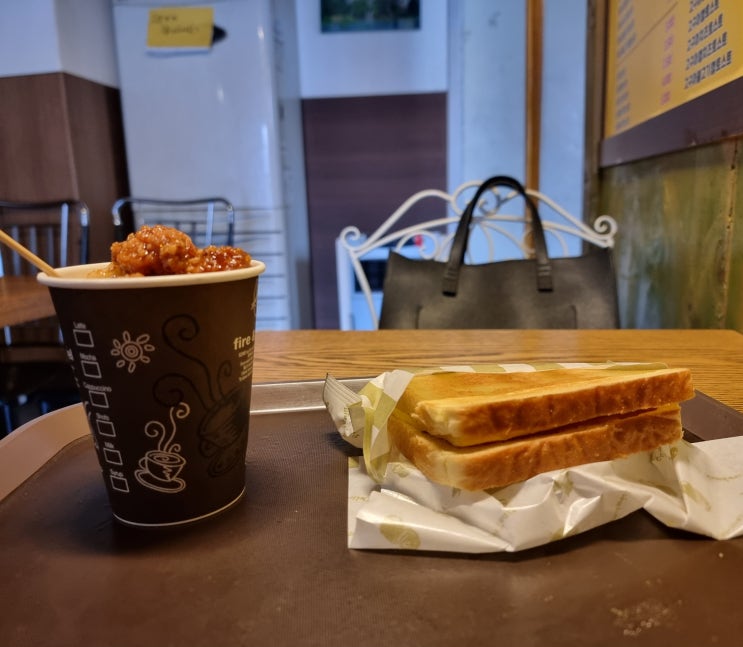  [진월동 맛집] 두번째로 맛있는 토스트집 : 계란햄토스트 닭강정 추억에 잠기기