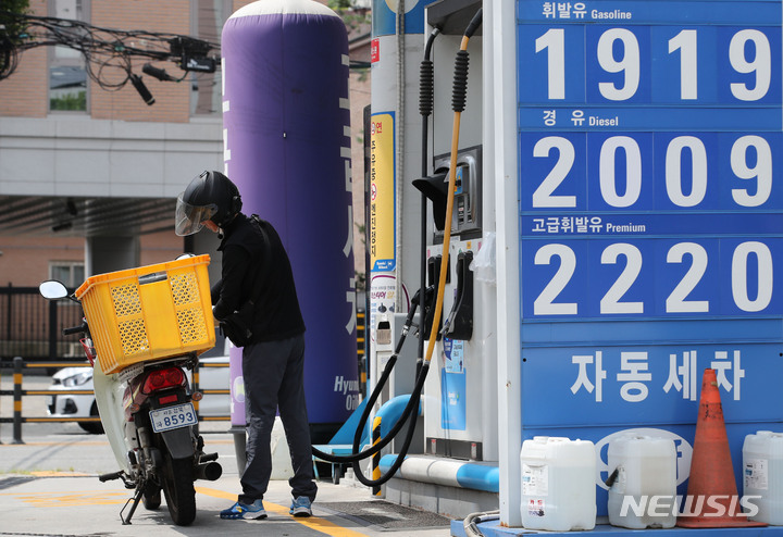 유류세 인하폭 확대 한달…경유는 여전히 2000원대 유류세 인하폭 확대 한달…경유는 여전히 2000원대