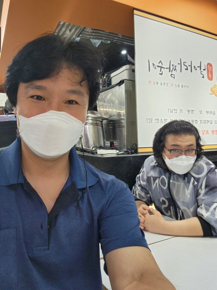 김포공항 푸드코트 날아라 짬순이에서 한 컷 김포공항 푸드코트 날아라 짬순이에서 한 컷