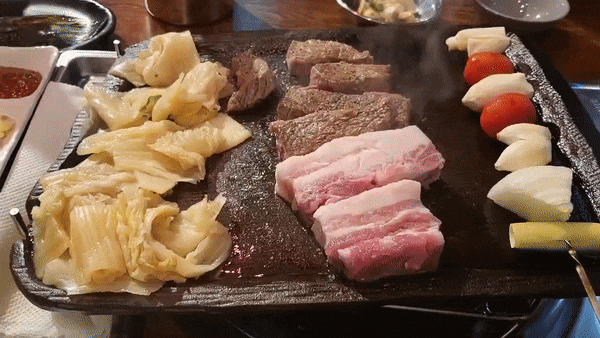  마곡나루고깃집 소앤돼지에서 소고기와 삼겹살을 동시에 즐겨요