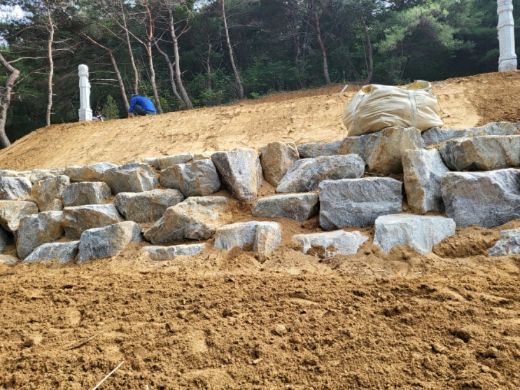  2022년 경북 김천시 감문면 문무리산 #가족묘 조성공사 3일공사 김천고인돌장의사 #비석 #자판 #계단 #잔디심기 #김천장의사 #구미장의사 #선산장의사 #김천비석 #김천묘