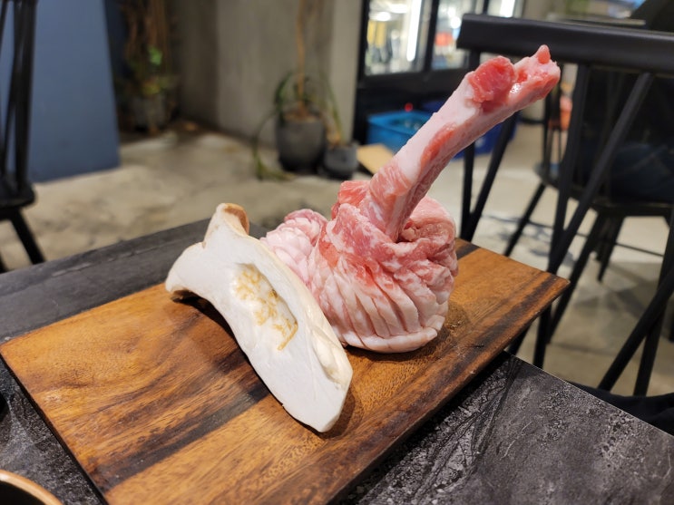  홍대 맛집 추천, 고급스러움이 묻어있는 합정역 고기집 '육지', 계란찜은 필수로 주문해요~