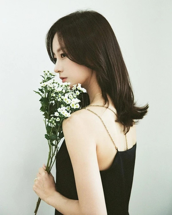 오는 10월 결혼식 올리는 배우 이예나, 인스타에 초음파 사진 올리며 임신 소식 알려 오는 10월 결혼식 올리는 배우 이예나, 인스타에 초음파 사진 올리며 임신 소식 알려