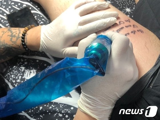 "문신 1300만명이나 했는데"…한국은 '타투가 불법'인 유일한 나라 "문신 1300만명이나 했는데"…한국은 '타투가 불법'인 유일한 나라
