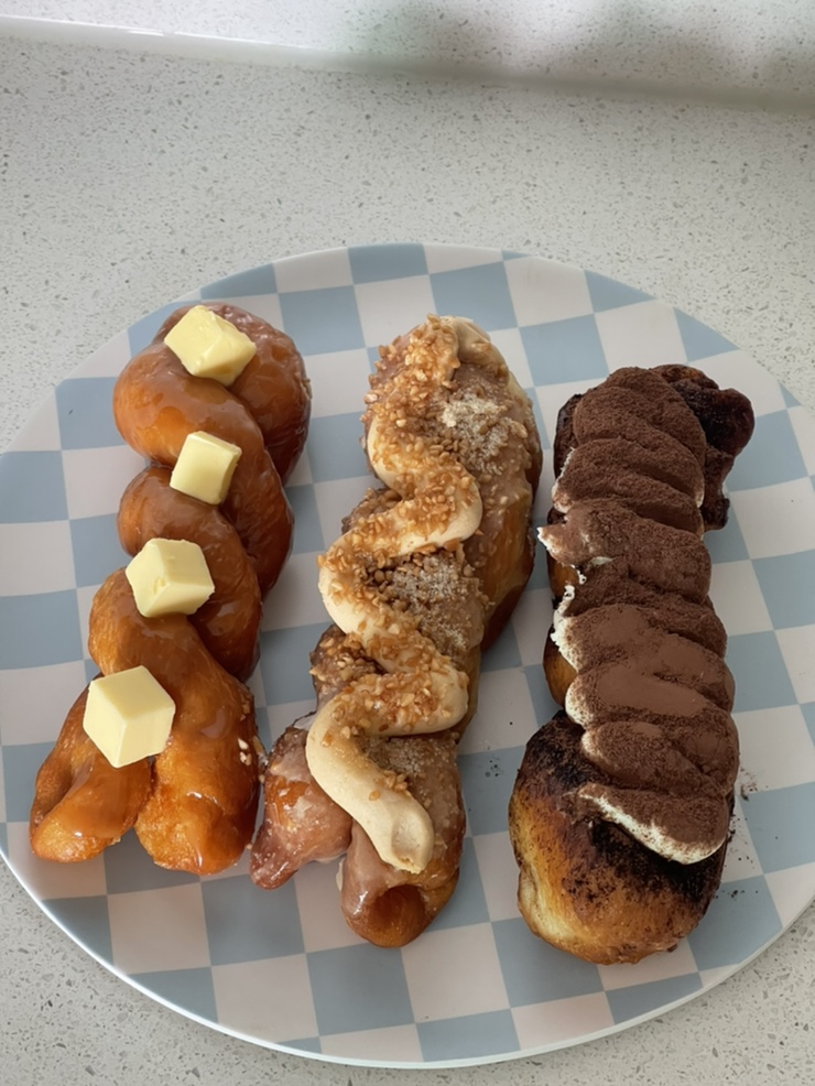  도넛이 맛있을까? 꽈배기가 맛있을까?!