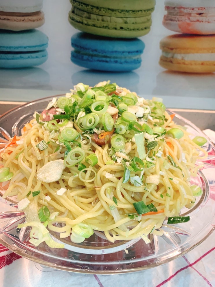  점심은 풀무원 파기름 볶음면(에그누들) 생각보다 맛있었다.