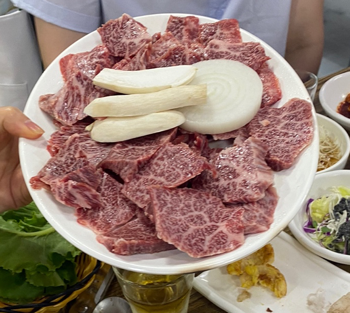  7/29 (1, 2)육사시미, 갈비살 450g, 살치살 450g, 막국수(군산시 대야면 한우농장) / 2차 노래방(군산시 나운동 비초 노래방)