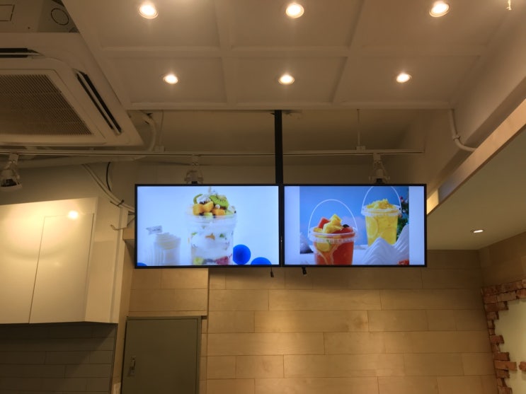  수원역 근처 로데오거리 아이스크림 카페 예쁜 전자메뉴판