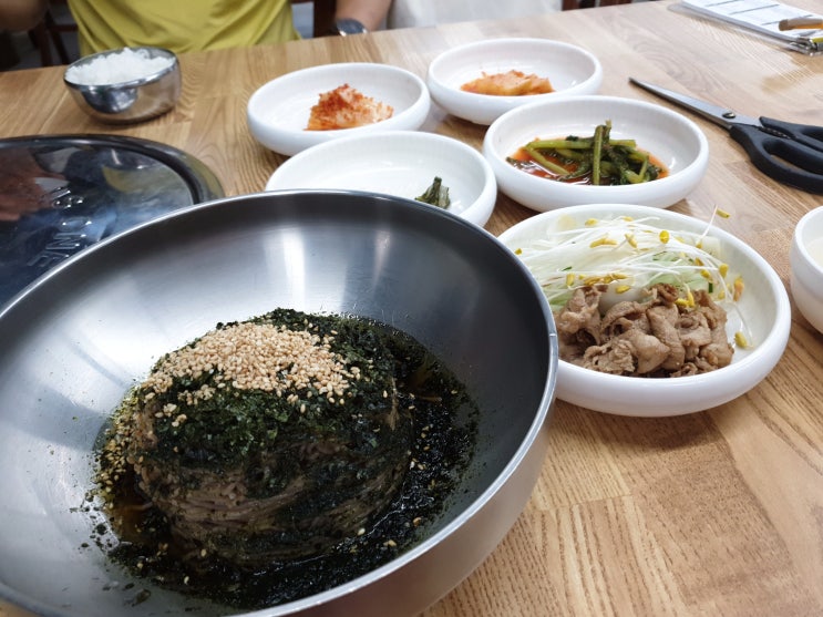  만성동점심맛집, 들기름막국수에 고기도 곁들여주는 곳