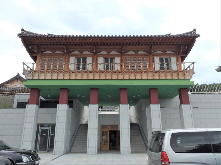  경기도 성남시 도심에 위치한 고찰.  영장산 봉국사(奉國寺)