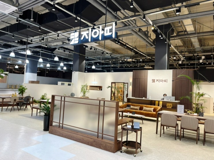 용인가구매장 리빙파워센터에서 지아띠 월넛식탁 보고 왔어요 용인가구매장 리빙파워센터에서 지아띠 월넛식탁 보고 왔어요