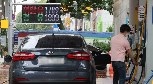 유류세 인하 한 달, '휘발유 248원 · 경유185원↓' ... "경유는 당분간 높을 것" 유류세 인하 한 달, '휘발유 248원 · 경유185원↓' ... "경유는 당분간 높을 것"