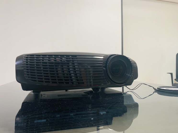  교육용빔프로젝터 천장 설치 했더니 학교 판서 수업하기 좋네요