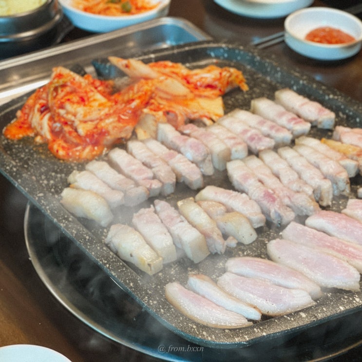  연꽃 호수 뷰 보면서 먹는 여주 고기 맛집 하르방