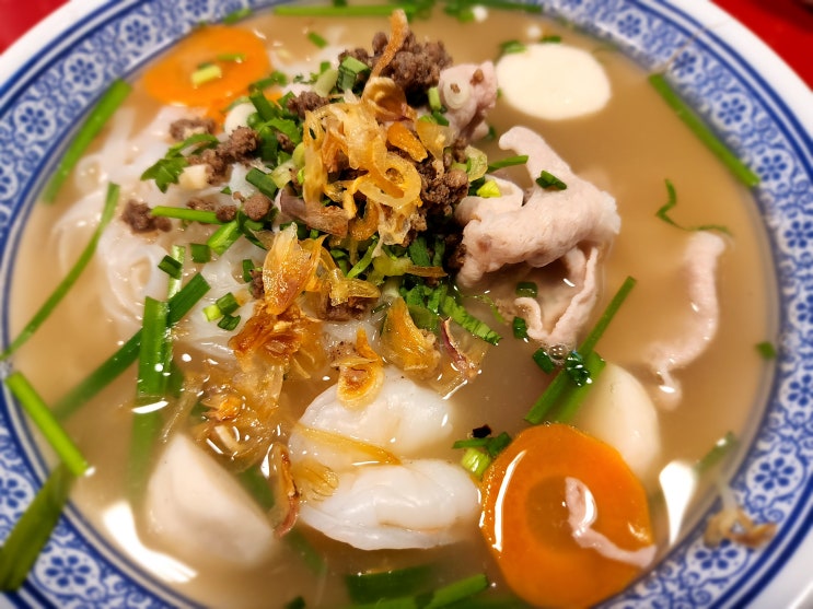  맘맘테이블 : 냠냠 정말 맛있는 호치민 쌀국수 신촌 맛집
