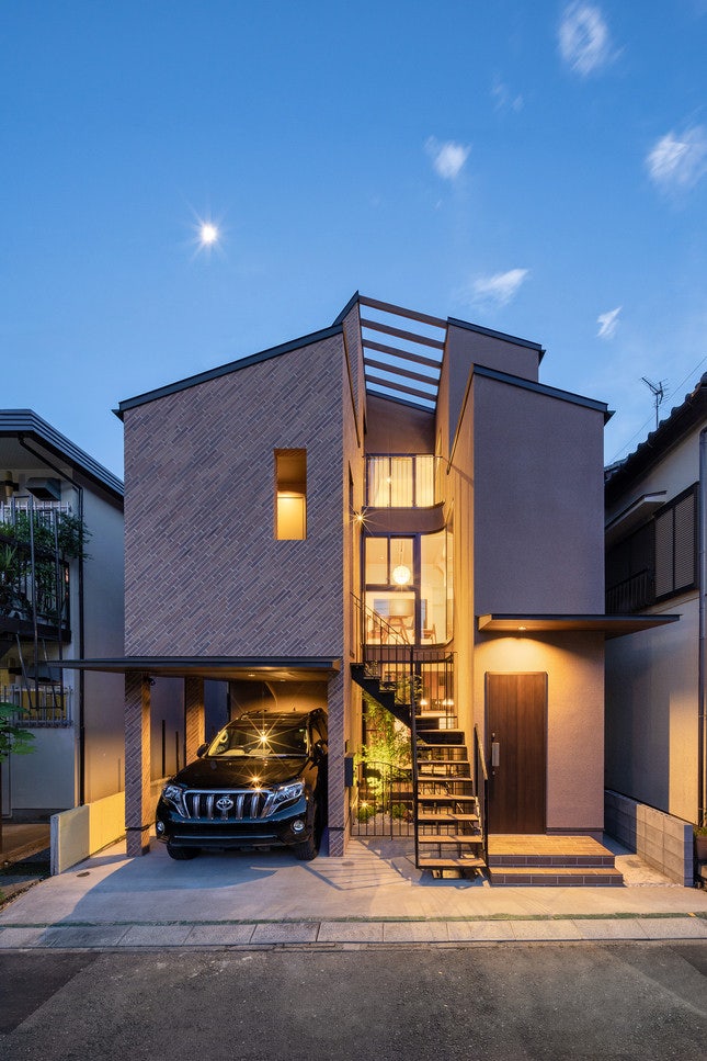 홈 절개 중정 뜰 품은 독립 조합형 ㄷ자 일체형 소형주택 짓기