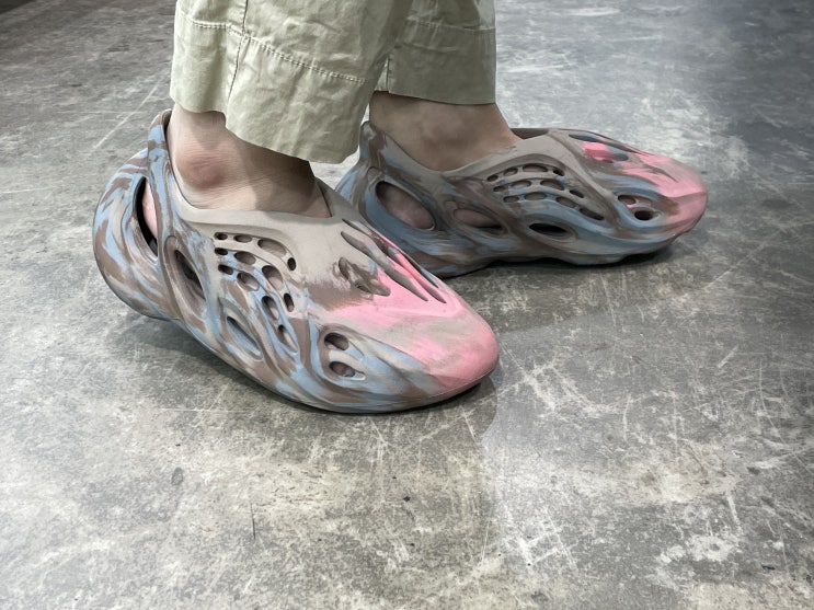  아디다스 이지 폼 러너 샌드그레이_디테일, 실착, 사이즈 리뷰_Adidas Yeezy Foam RNNR MX Sand Grey