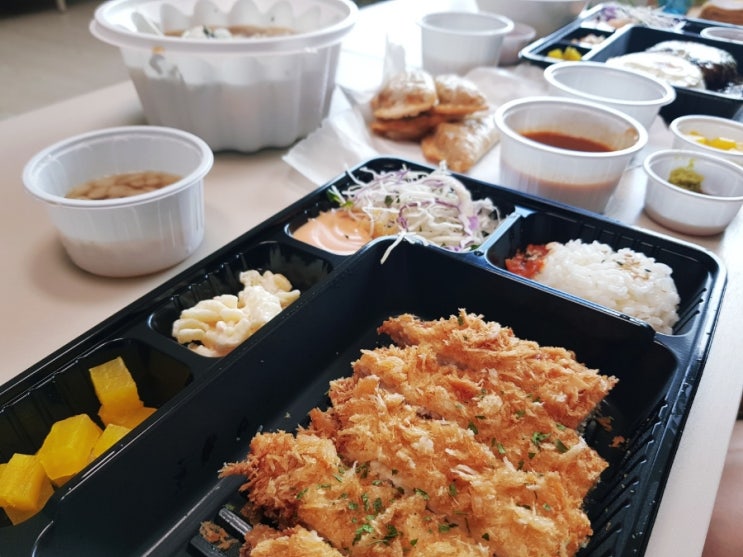  가성비 있고 맛있는 돈까스  오전이라 옛날 돈까스 주문 가능했어요^^ㅋ