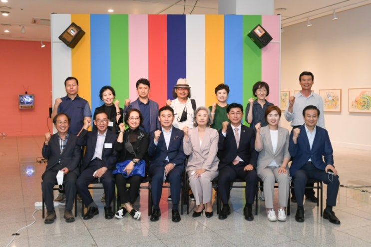  '멀리 보다' 백남준의 TV 전시회