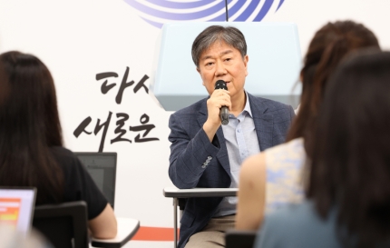 <속보> 김대기 <b>대통령</b>비서실장 <b>사의 표명</b>