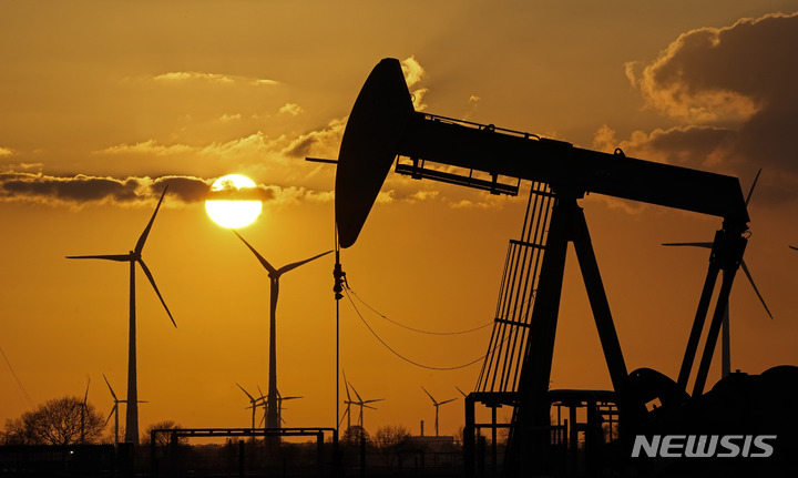 국제유가, 미중 경제지표 둔화에 6개월래 최저…WTI 4.8%↓ 국제유가, 미중 경제지표 둔화에 6개월래 최저…WTI 4.8%↓