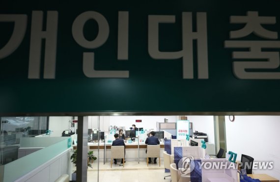 "주식·집팔아 빚부터 갚을 판"…살인적 마통금리에 빚투·영끌족 '화들짝' "주식·집팔아 빚부터 갚을 판"…살인적 마통금리에 빚투·영끌족 '화들짝'