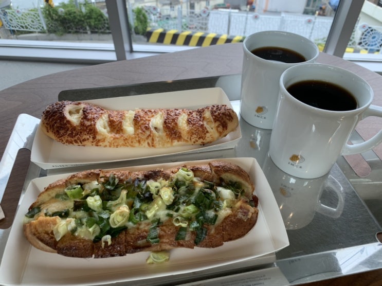 기장 대변항으로 이전한 제이엠커피 본점! 신상 대형 베이커리 카페로 변신했네요! (+ 층별안내, 커피종류, 베이커리종류, 주차, 이용법 등) 기장 대변항으로 이전한 제이엠커피 본점! 신상 대형 베이커리 카페로 변신했네요! (+ 층별안내, 커피종류, 베이커리종류, 주차, 이용법 등)
