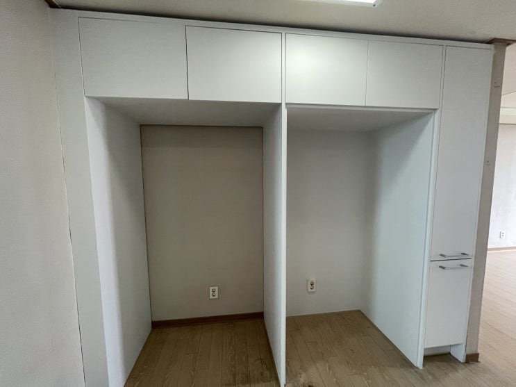  양주시 만송동 유승한내들 냉장고장 신발장 중문 인테리어 필름으로 깔끔하게 리폼한 현장입니다.