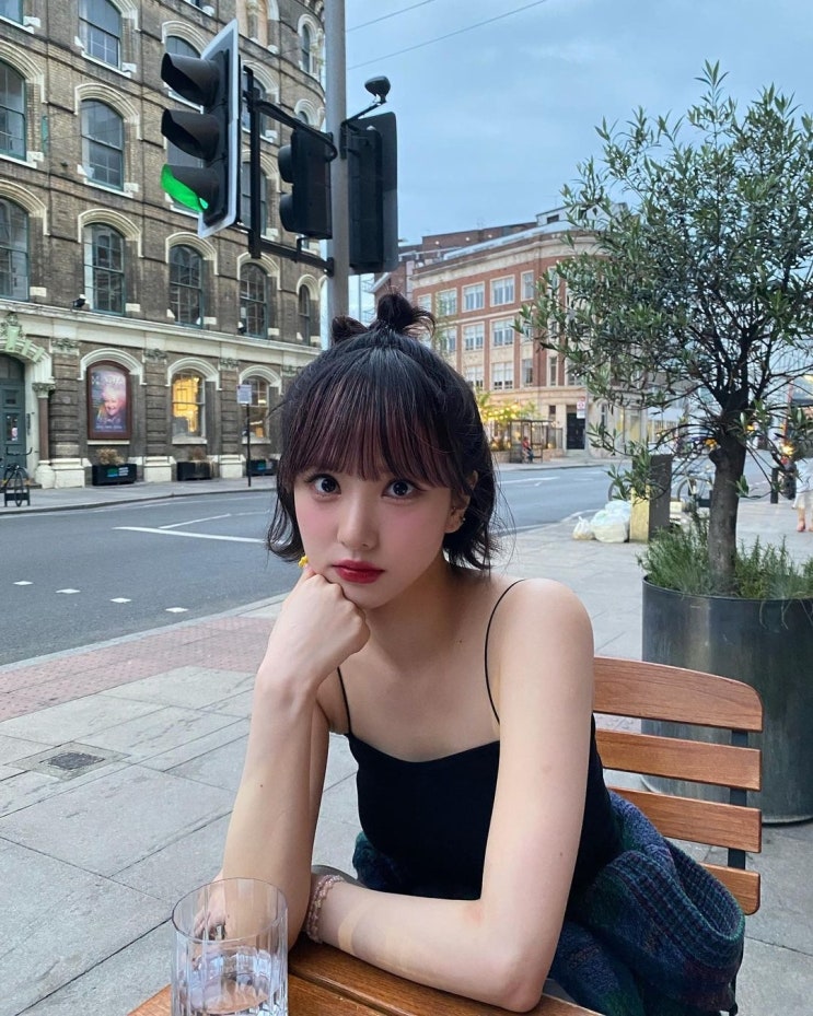 걸그룹 비비지 멤버 은하, 런던서도 빛나는 러블리한 얼굴에 반전 몸매 모이는 '세젤예' 비주얼 걸그룹 비비지 멤버 은하, 런던서도 빛나는 러블리한 얼굴에 반전 몸매 모이는 '세젤예' 비주얼