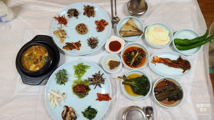 예림식당. 태백 황지자유시장에서 만나는 25가지 반찬의 백반. 만원의 행복. 예림식당. 태백 황지자유시장에서 만나는 25가지 반찬의 백반. 만원의 행복.