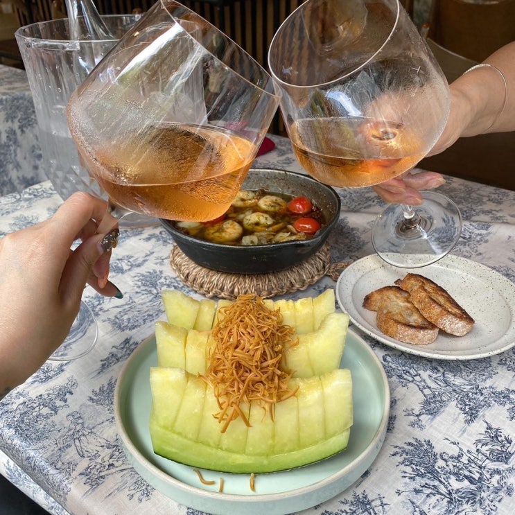강남구청:: 낮술 생각날때 무조건이다.. 맛있는 안주에 와인한병 까기 좋은 브루하하 강남구청:: 낮술 생각날때 무조건이다.. 맛있는 안주에 와인한병 까기 좋은 브루하하