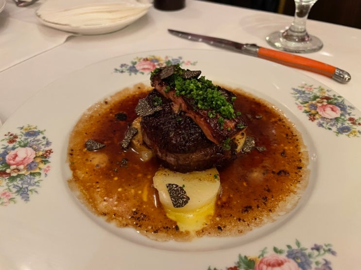  비스트로 드 욘트빌, 디너 코스요리 먹고 왔어요!압구정로데오역 스테이크 맛집