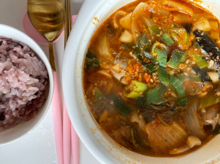 자취생의 하루 - 꽁치김치찌개