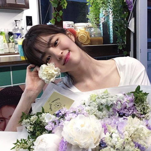  한소희 단발머리 묶음머리 중단발 내 얼굴형과 어울릴까?