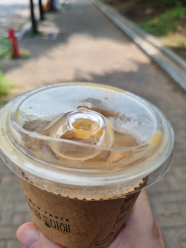  [일상] 지구를 위한다는 착각 일까?_스타벅스 오트라떼는 빨대로 마시자!