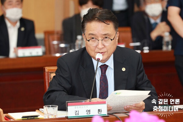 '휴가중' 김영환 지사, 지역 현안 해결·국비 지원 요청
