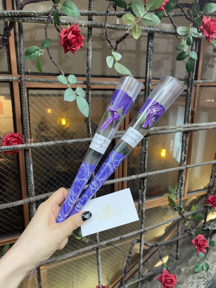  가로수길 데이트 신사 맛집 : 장미꽃을 주는 분위기 좋은 어썸로즈 (로즈세트 후기)