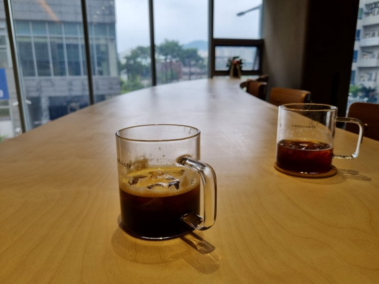 ［공유 오피스 운영자의 단상 #16］콘크리에이트 광교 오픈후 투자자이며 점주분과 차를 마시며 오픈까지의 총평을 들어보았습니다.