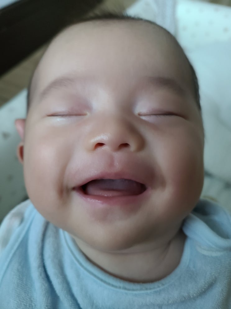 [육아일상]생후 2개월아기 발달 특징, 아기수영장, 앉기성공!!