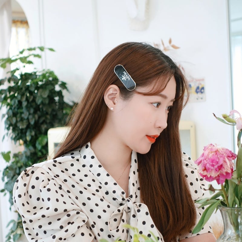 프라다 헤어핀 신상, PRADA 22 로고 플라크 헤어핀 블랙 착용후기