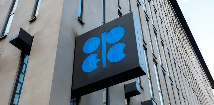 사우디에 주먹인사 내주고 뺨 맞은 바이든…OPEC+ 10만배럴 증산 결정